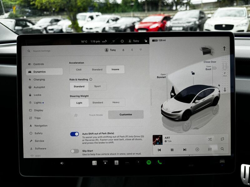 TESLA MODEL 3
