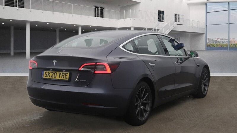 TESLA MODEL 3