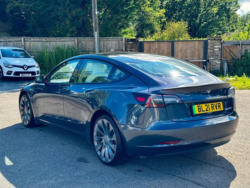 TESLA MODEL 3