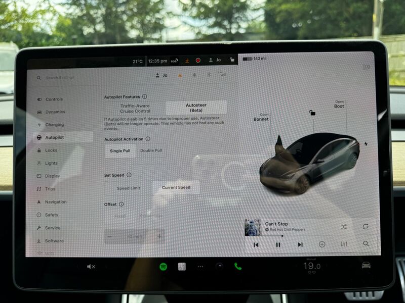 TESLA MODEL 3