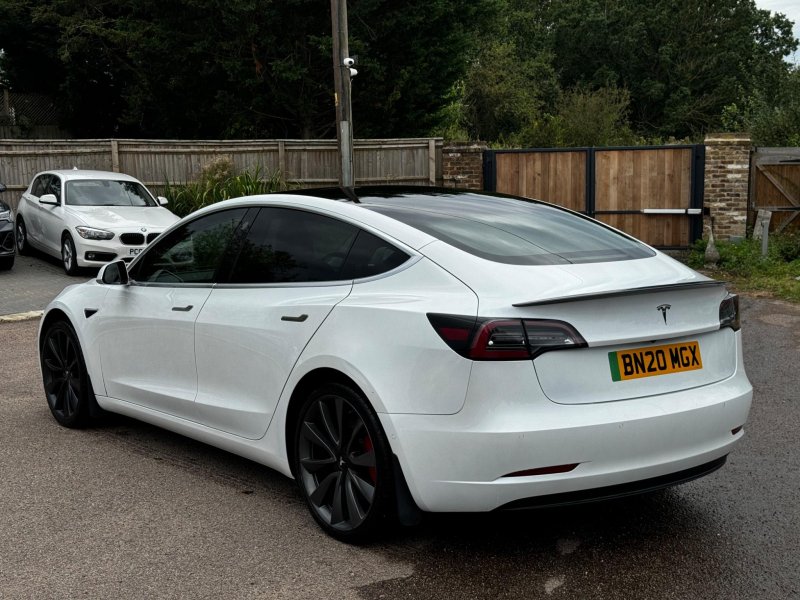 TESLA MODEL 3