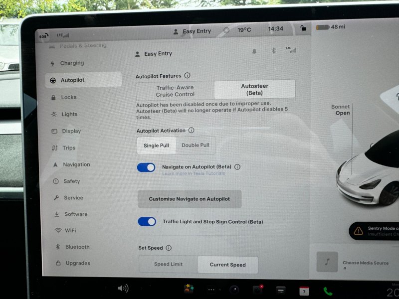 TESLA MODEL 3
