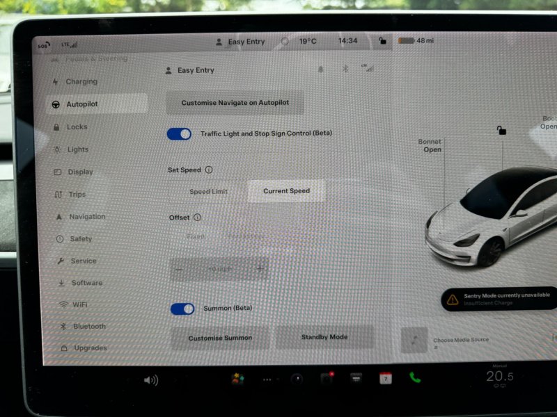 TESLA MODEL 3