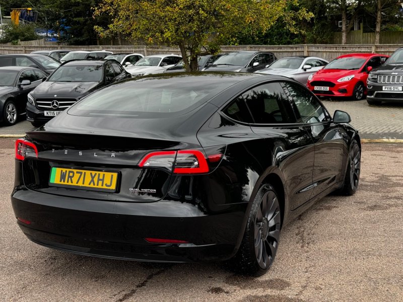 TESLA MODEL 3