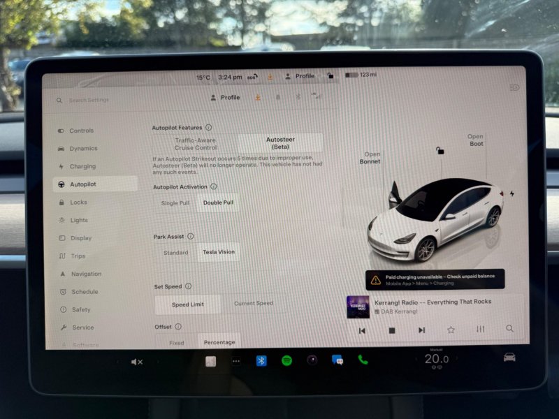 TESLA MODEL 3