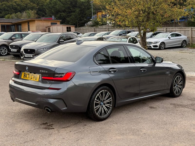 BMW 3 SERIES