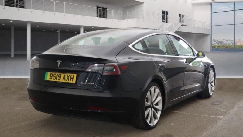 TESLA MODEL 3