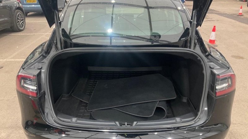 TESLA MODEL 3