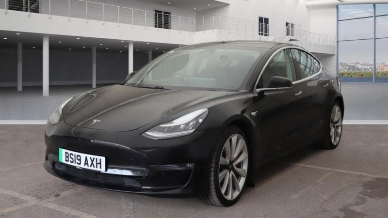 TESLA MODEL 3