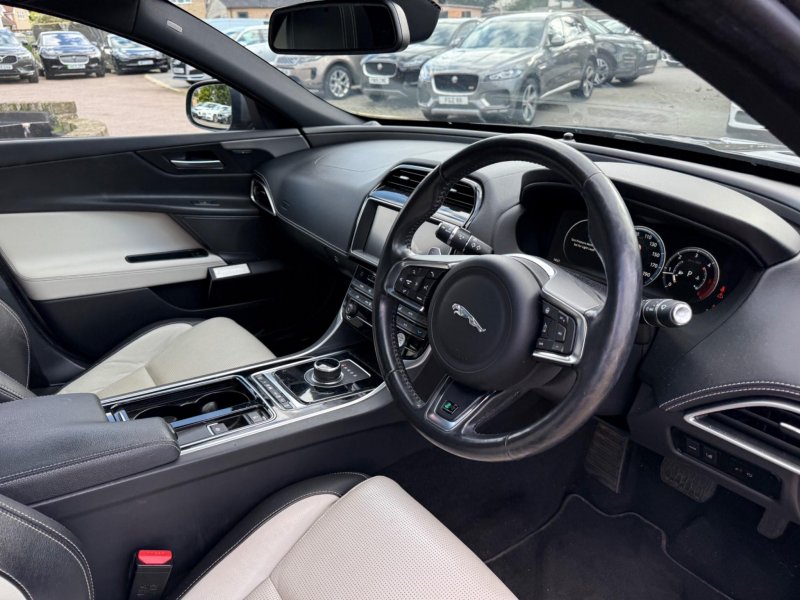 JAGUAR XE