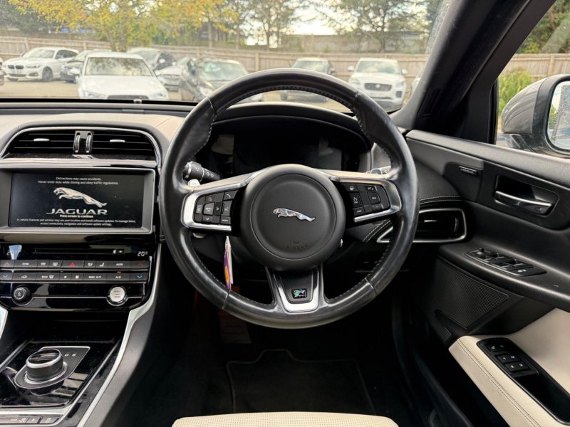 JAGUAR XE