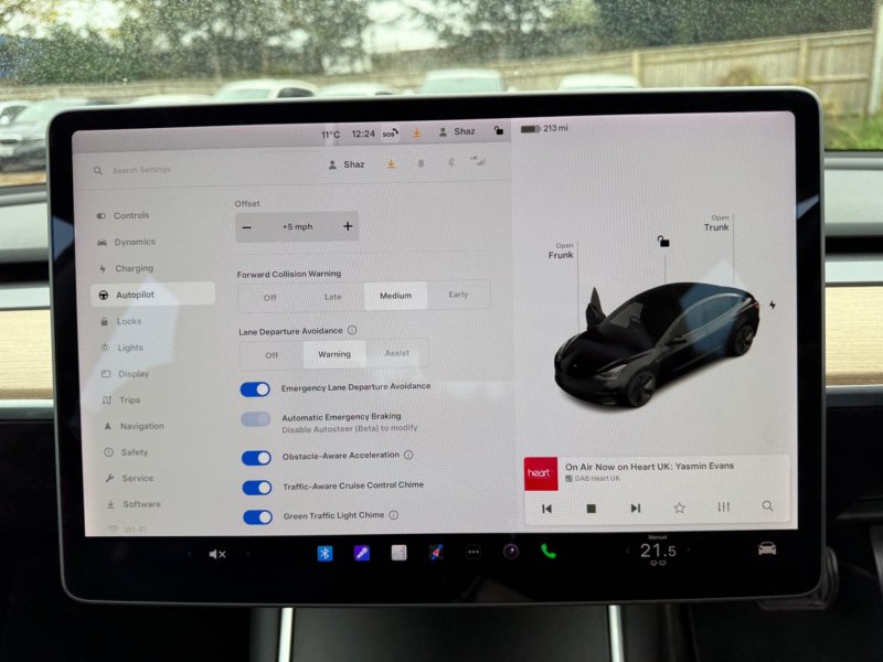 TESLA MODEL 3