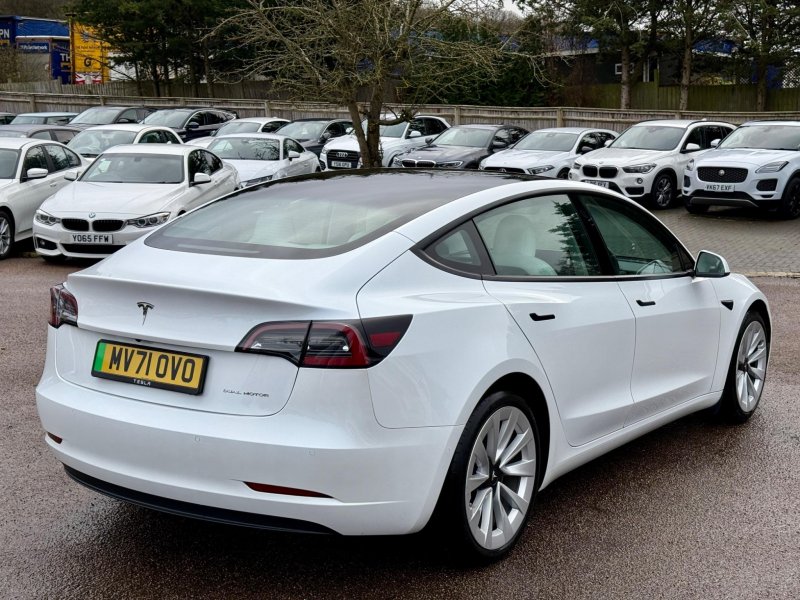 TESLA MODEL 3
