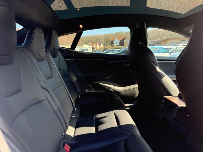 TESLA MODEL S