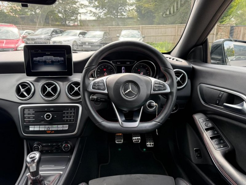 MERCEDES-BENZ CLA