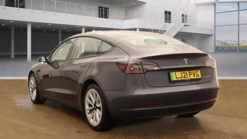TESLA MODEL 3