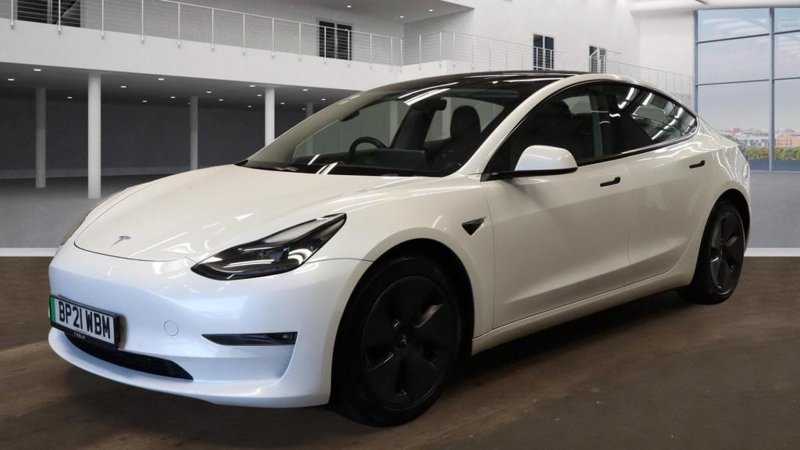 TESLA MODEL 3