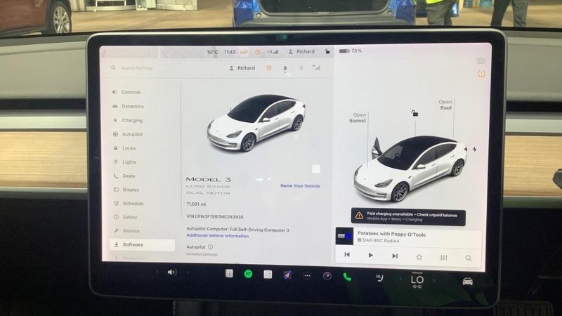 TESLA MODEL 3